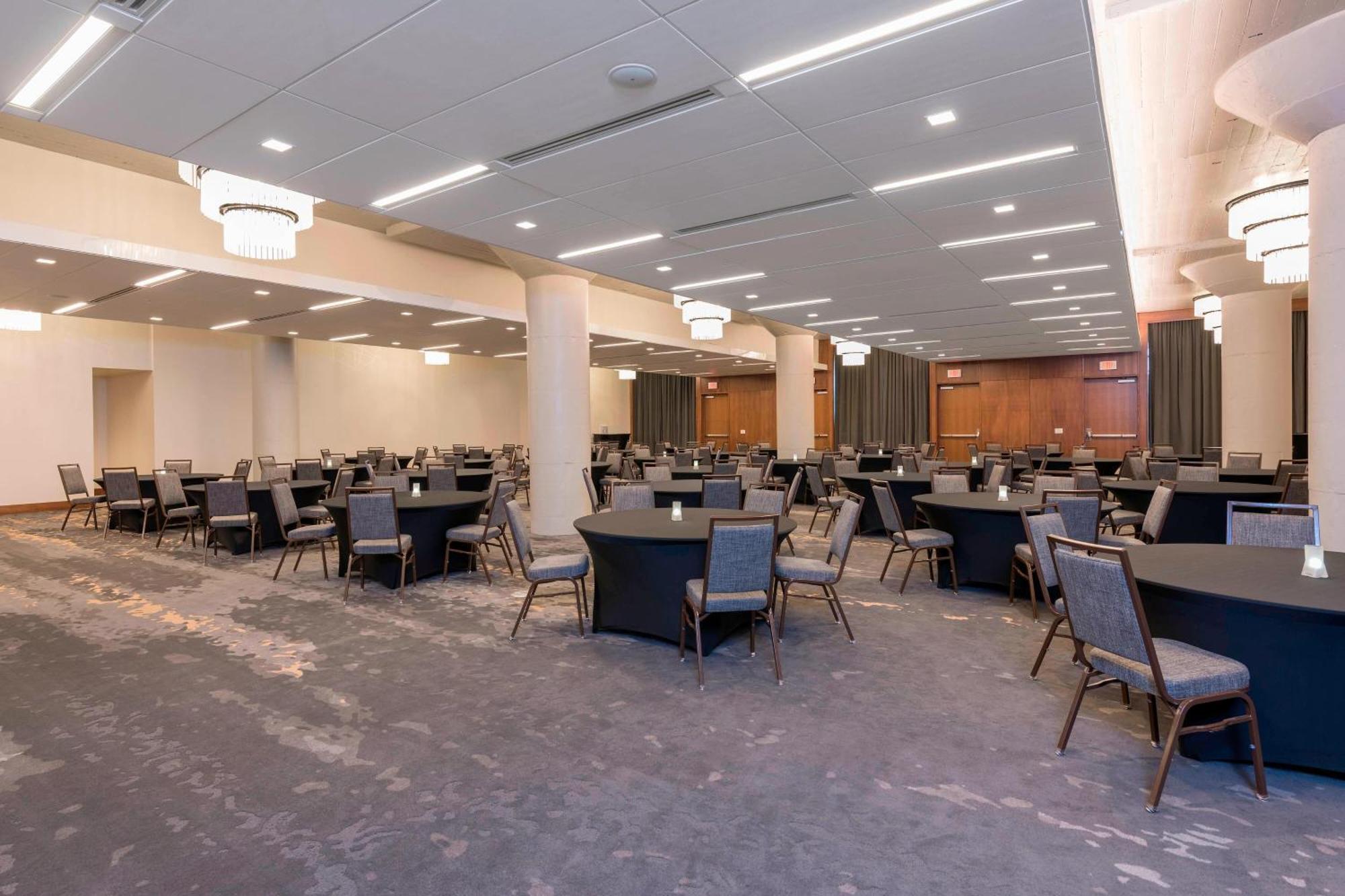 Courtyard By Marriott Waterloo Cedar Falls Экстерьер фото