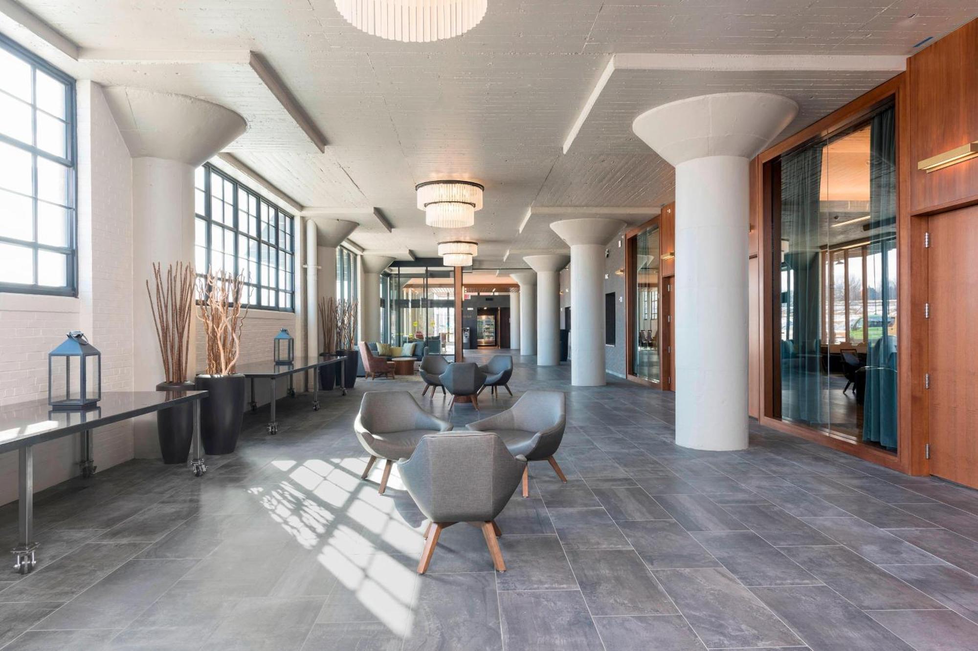 Courtyard By Marriott Waterloo Cedar Falls Экстерьер фото