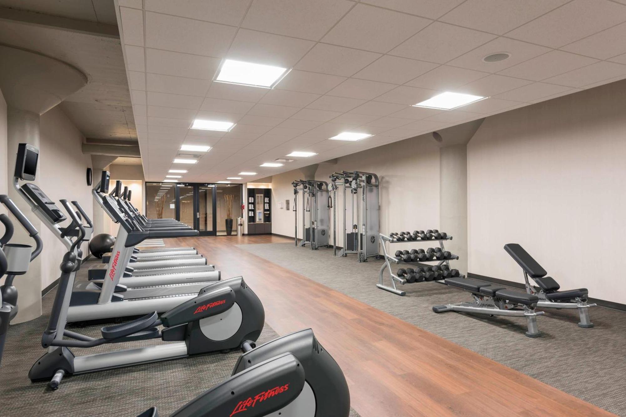 Courtyard By Marriott Waterloo Cedar Falls Экстерьер фото
