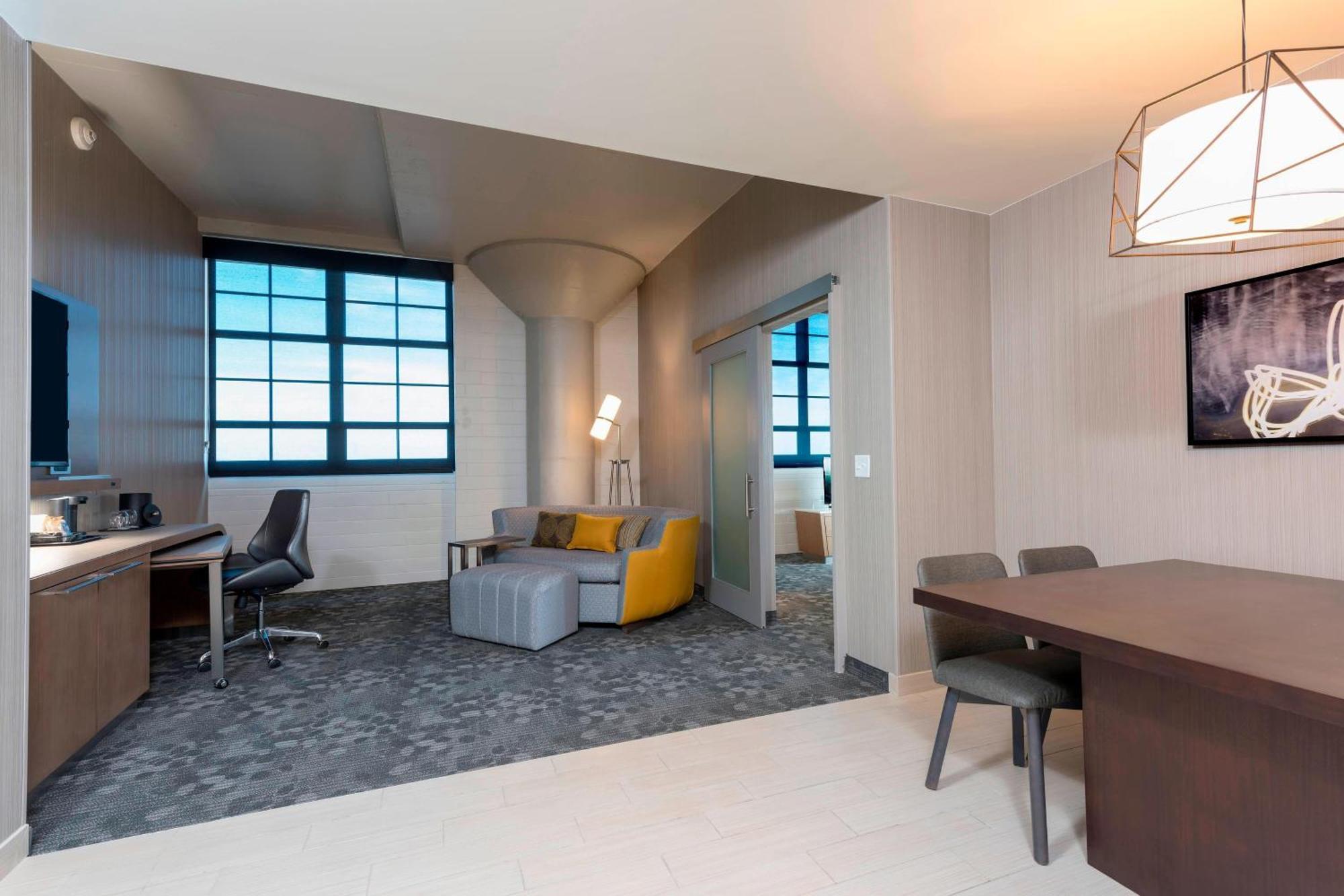 Courtyard By Marriott Waterloo Cedar Falls Экстерьер фото