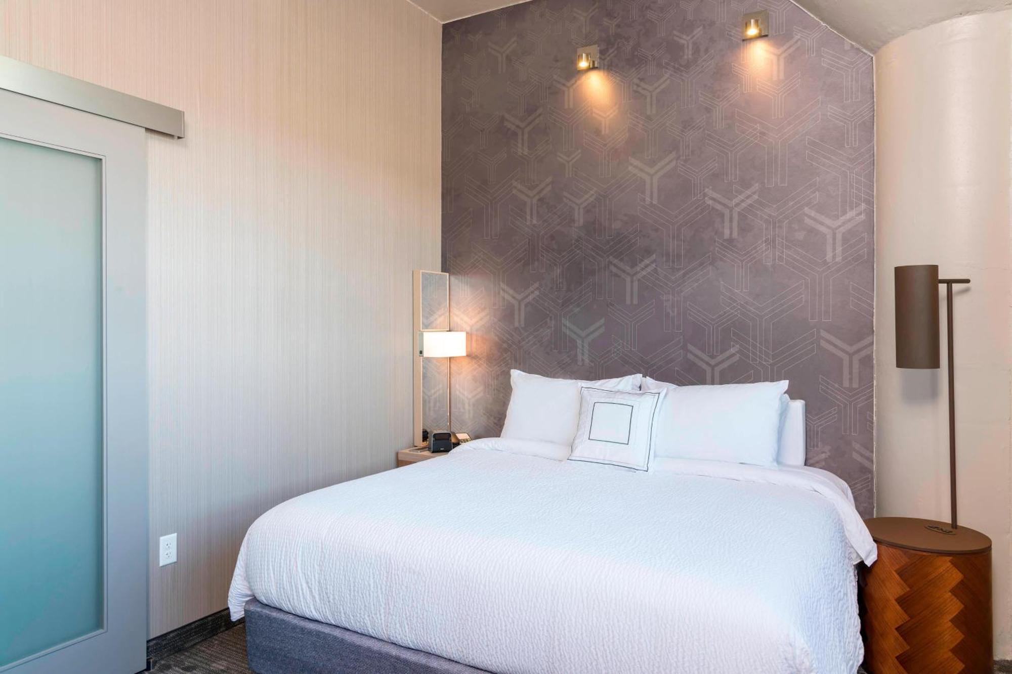 Courtyard By Marriott Waterloo Cedar Falls Экстерьер фото