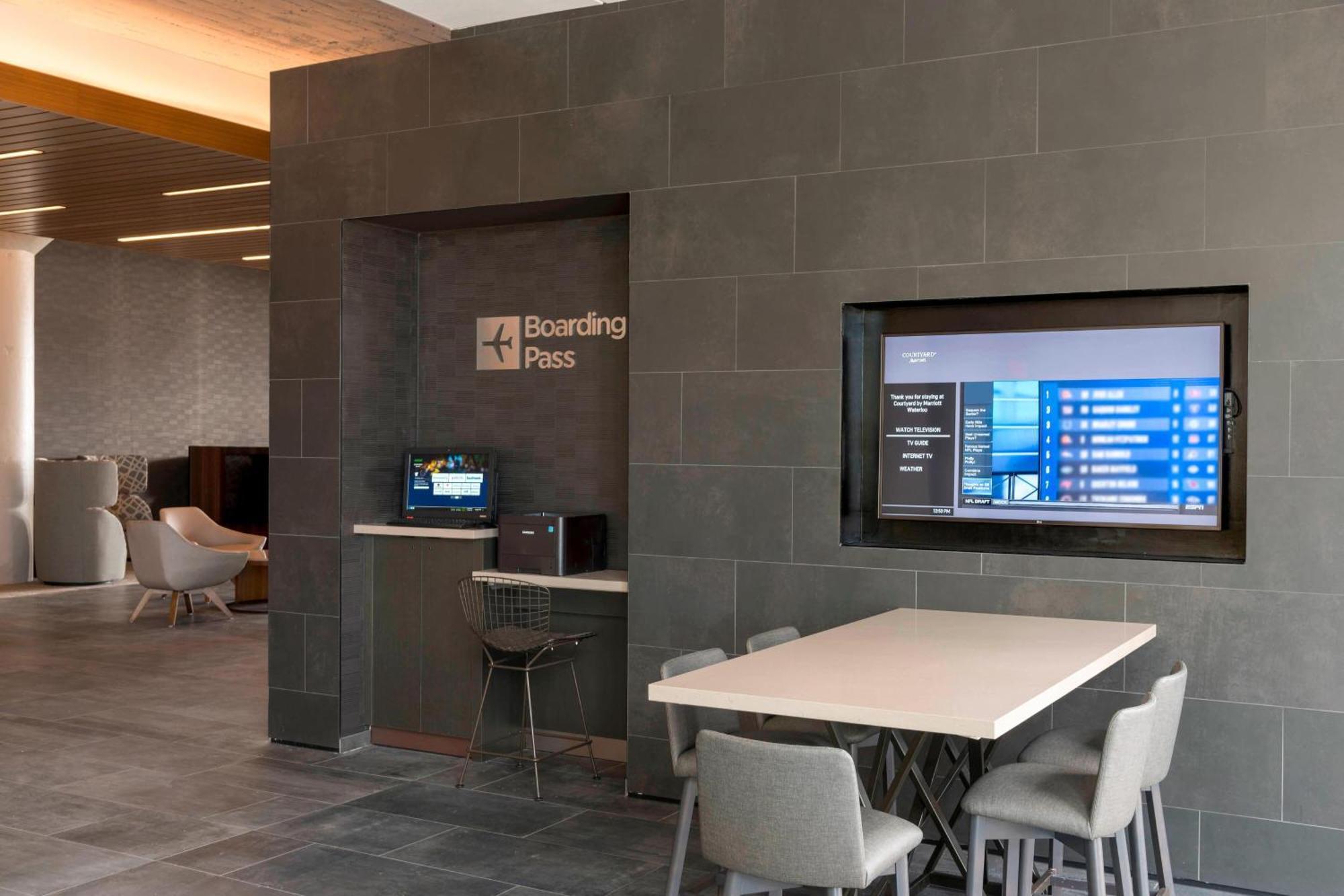 Courtyard By Marriott Waterloo Cedar Falls Экстерьер фото