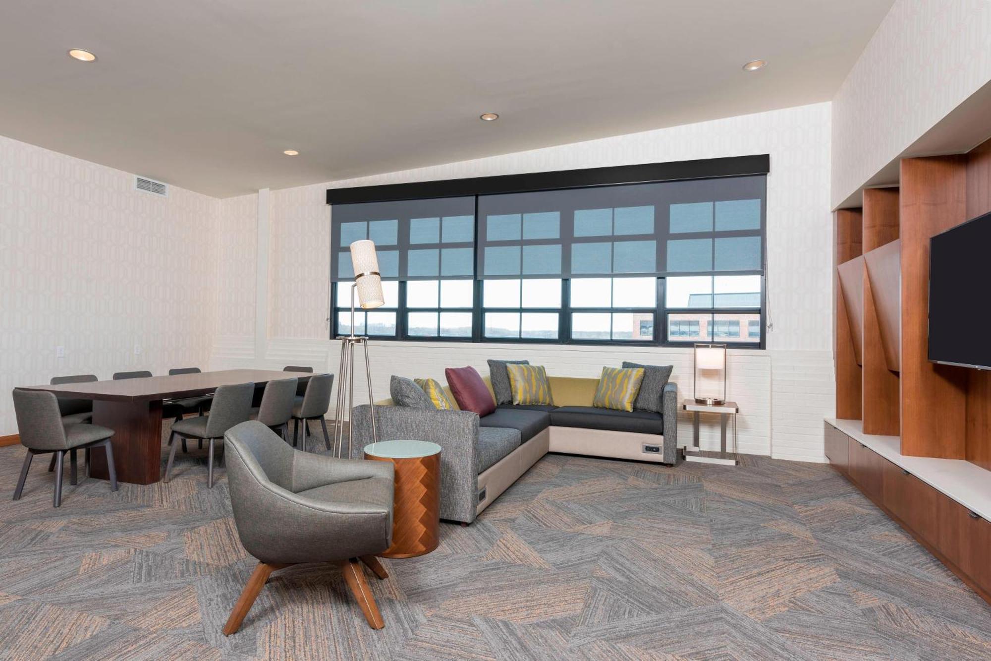 Courtyard By Marriott Waterloo Cedar Falls Экстерьер фото