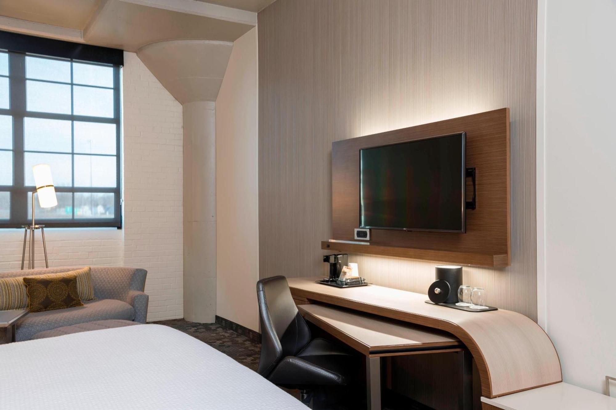 Courtyard By Marriott Waterloo Cedar Falls Экстерьер фото