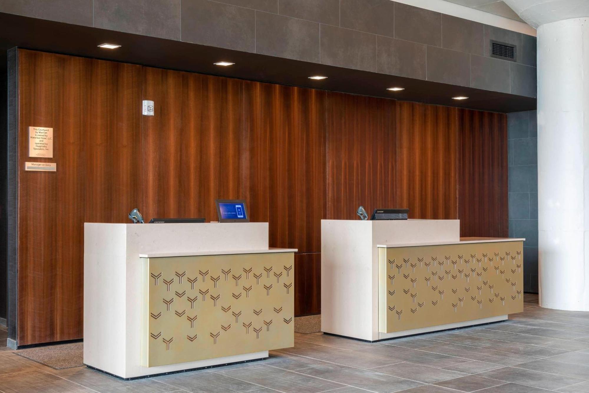 Courtyard By Marriott Waterloo Cedar Falls Экстерьер фото