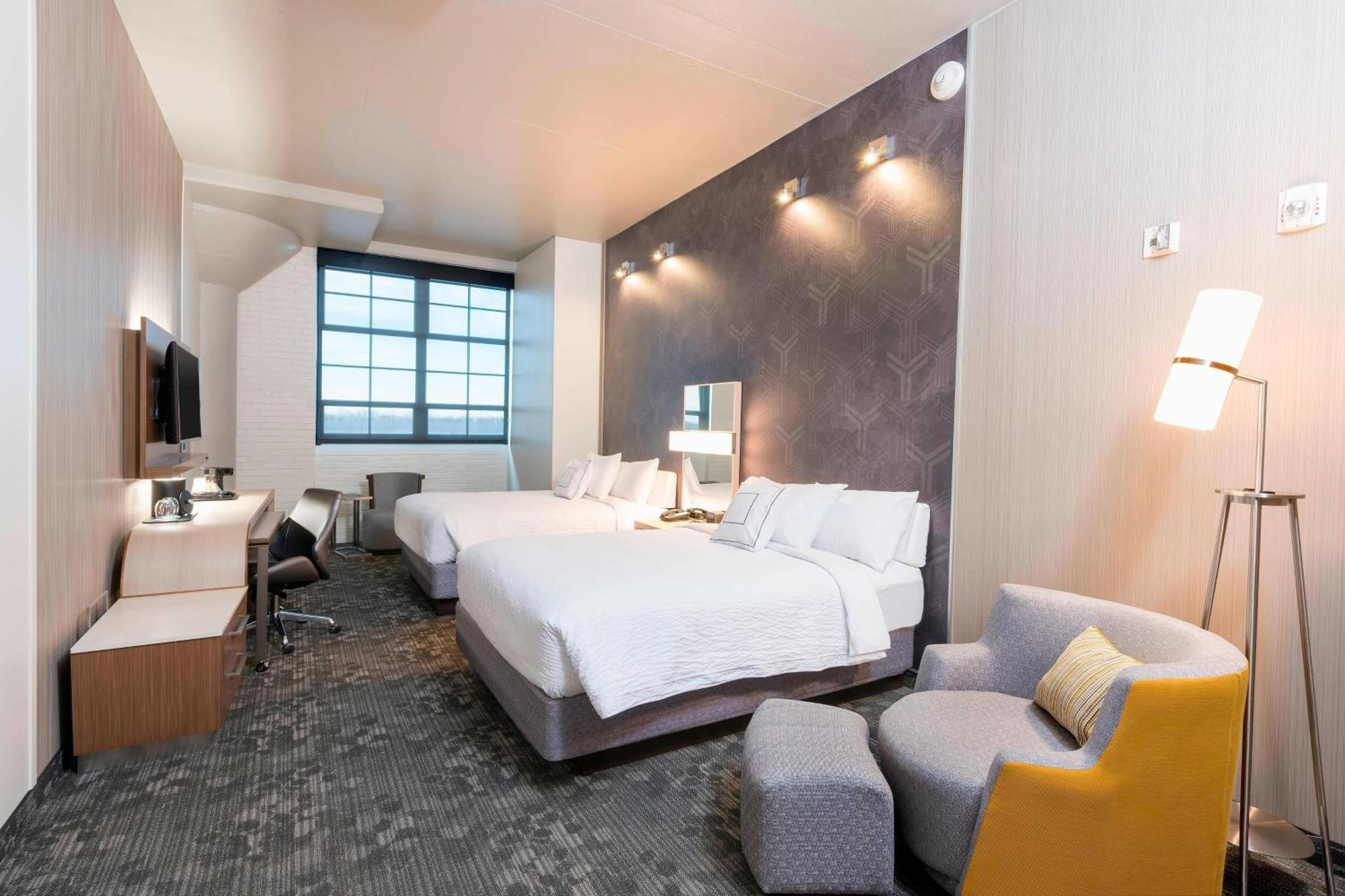 Courtyard By Marriott Waterloo Cedar Falls Экстерьер фото